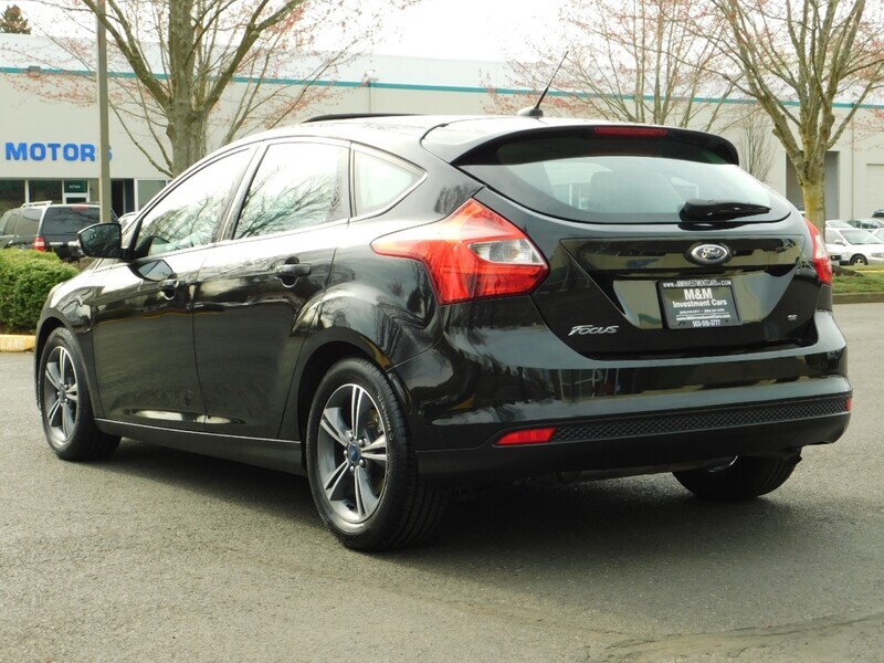 2014 Ford Focus SE Hatchback / 5-SPEED / Sunroof / Heated Seats