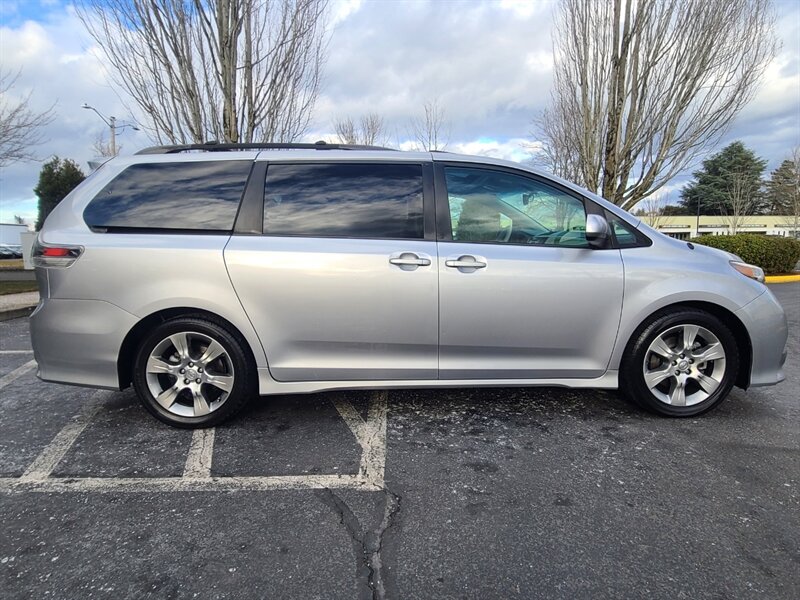 2012 Toyota Sienna SE 8-Passenger / Back Cam / Moon Roof  / Power Sliding Doors / Blue Tooth / Zero Rust - Photo 4 - Portland, OR 97217