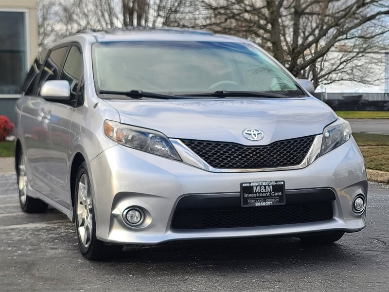 2012 Toyota Sienna SE 8-Passenger / Back Cam / Moon Roof  / Power Sliding Doors / Blue Tooth / Zero Rust - Photo 2 - Portland, OR 97217