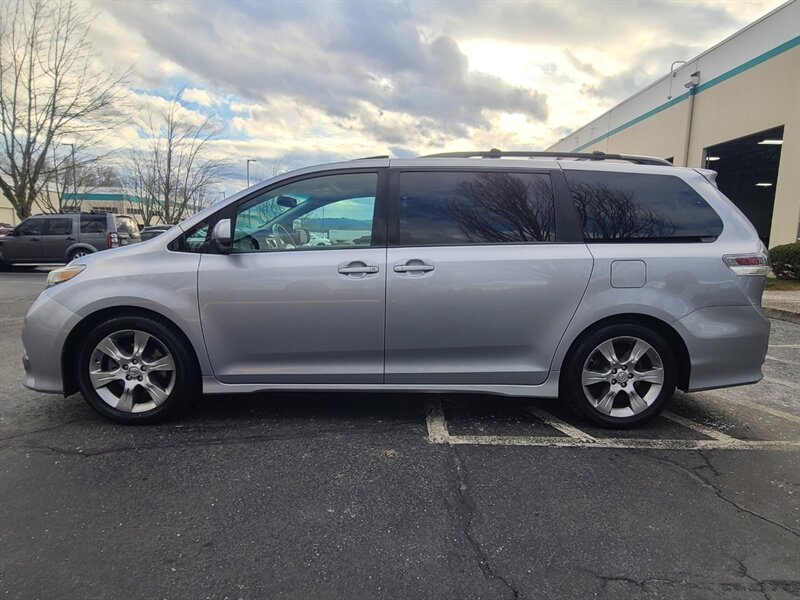 2012 Toyota Sienna SE 8-Passenger / Back Cam / Moon Roof  / Power Sliding Doors / Blue Tooth / Zero Rust - Photo 3 - Portland, OR 97217