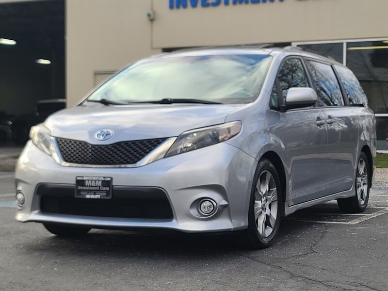 2012 Toyota Sienna SE 8-Passenger / Back Cam / Moon Roof  / Power Sliding Doors / Blue Tooth / Zero Rust - Photo 1 - Portland, OR 97217