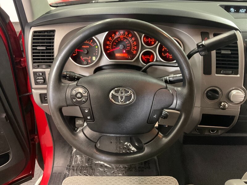 2012 Toyota Tundra Crew Max 4X4 / 4.6L V8 / LOCAL TOYOTA / CLEAN   - Photo 21 - Gladstone, OR 97027