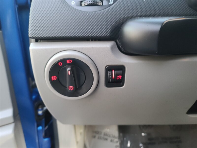 2005 Volkswagen New Beetle GLS TDI / 1.9 LITER / 4-CYL / HEATED LEATHER / SUN ROOF / LOCAL CAR / 2-OWNER - Photo 38 - Portland, OR 97217