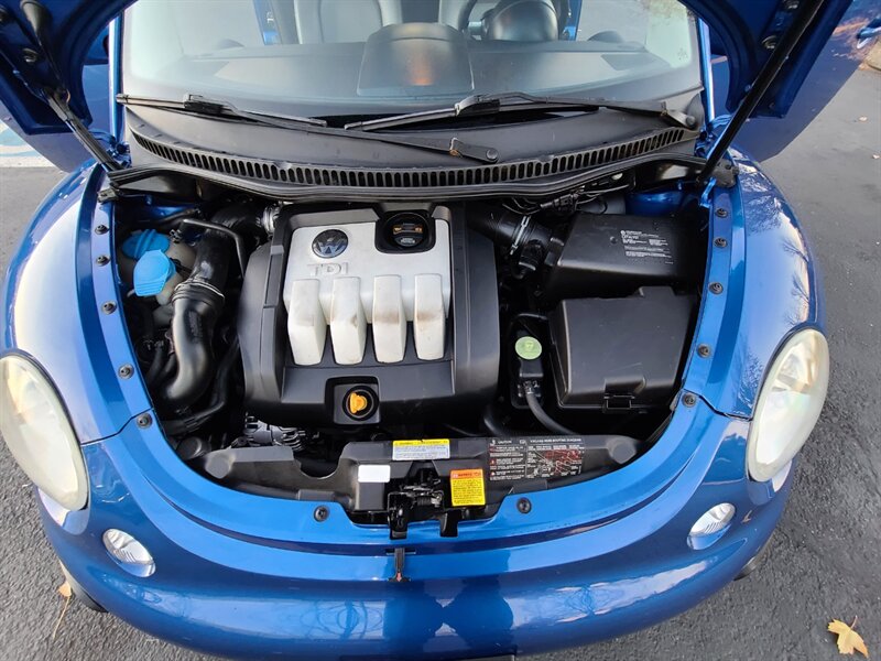 2005 Volkswagen New Beetle GLS TDI / 1.9 LITER / 4-CYL / HEATED LEATHER / SUN ROOF / LOCAL CAR / 2-OWNER - Photo 21 - Portland, OR 97217