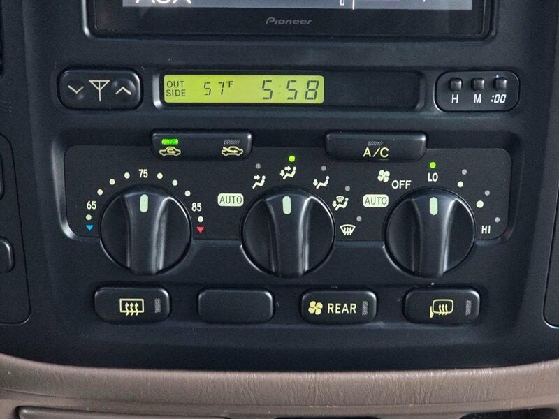 1999 Toyota Land Cruiser 4X4 / DUAL DIFFERENTIAL LOCKER / BRAND NEW TIMING BELT / IRONMAN LIFT / BRAND NEW WHEELS AND TIRES / FULLY LOADED / ZERO RUST / 167K MILES ONLY!!! - Photo 39 - Portland, OR 97217