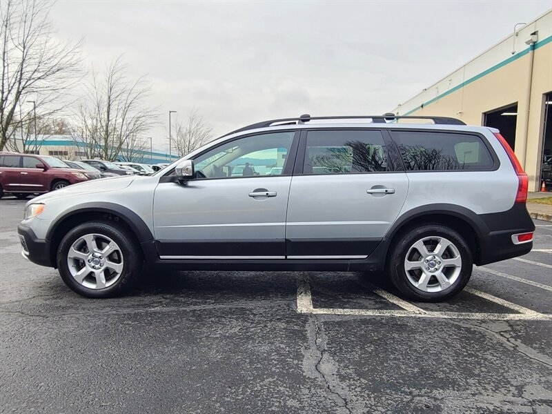 2008 Volvo XC70 3.2 Cross Country AWD LEATHER /EVERY SAFETY OPTION  / BLIS / LANE ALERT / ADAPTIVE CRUISE / SUNROOF - Photo 3 - Portland, OR 97217