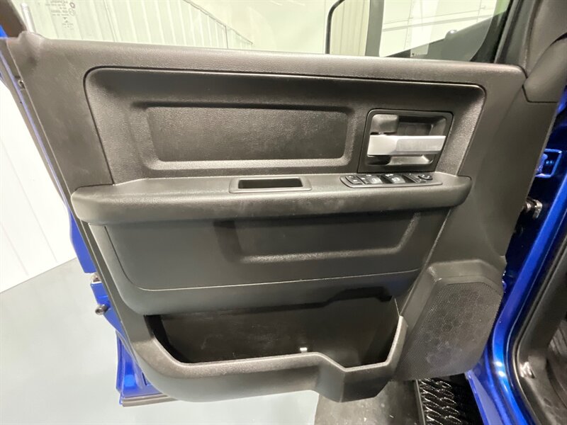 2019 RAM 3500 Tradesman 4X4 / 6.7L DIESEL / AISIN TRANSMISSION  / 1-OWNER / FLAT BED - Photo 36 - Gladstone, OR 97027