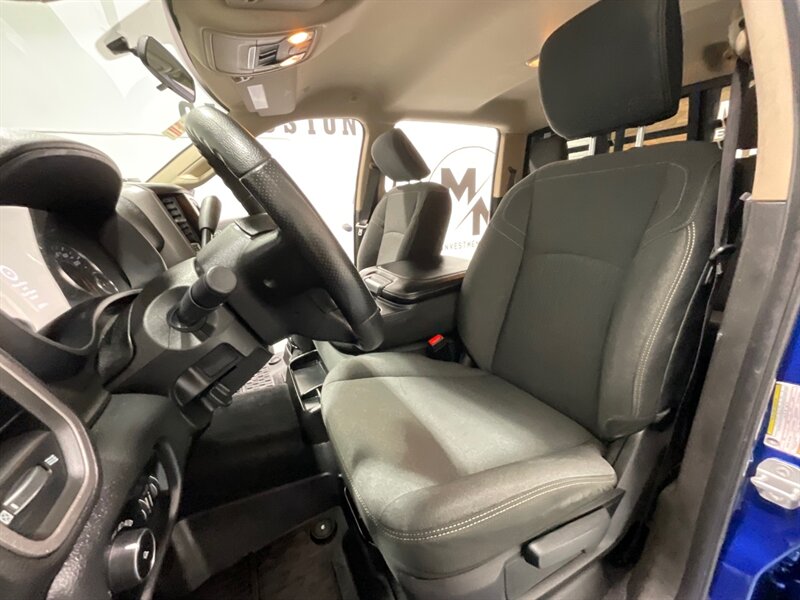 2019 RAM 3500 Tradesman 4X4 / 6.7L DIESEL / AISIN TRANSMISSION  / 1-OWNER / FLAT BED - Photo 14 - Gladstone, OR 97027