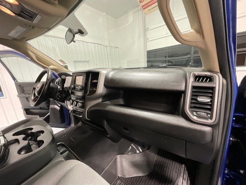 2019 RAM 3500 Tradesman 4X4 / 6.7L DIESEL / AISIN TRANSMISSION  / 1-OWNER / FLAT BED - Photo 19 - Gladstone, OR 97027