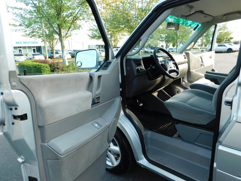 2003 Volkswagen EuroVan MV Camper V6 2.0L / Bucket Seats / Table / BED   - Photo 13 - Portland, OR 97217