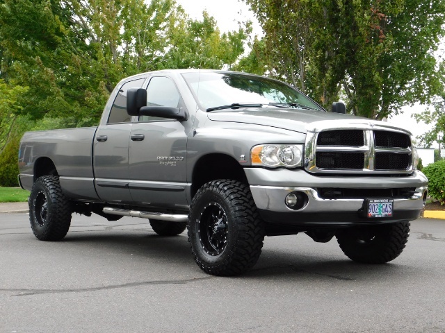 2005 Dodge Ram 2500 SLT / 4X4 / 5.9L Cummins DIESEL / 1-OWNER /LIFTED