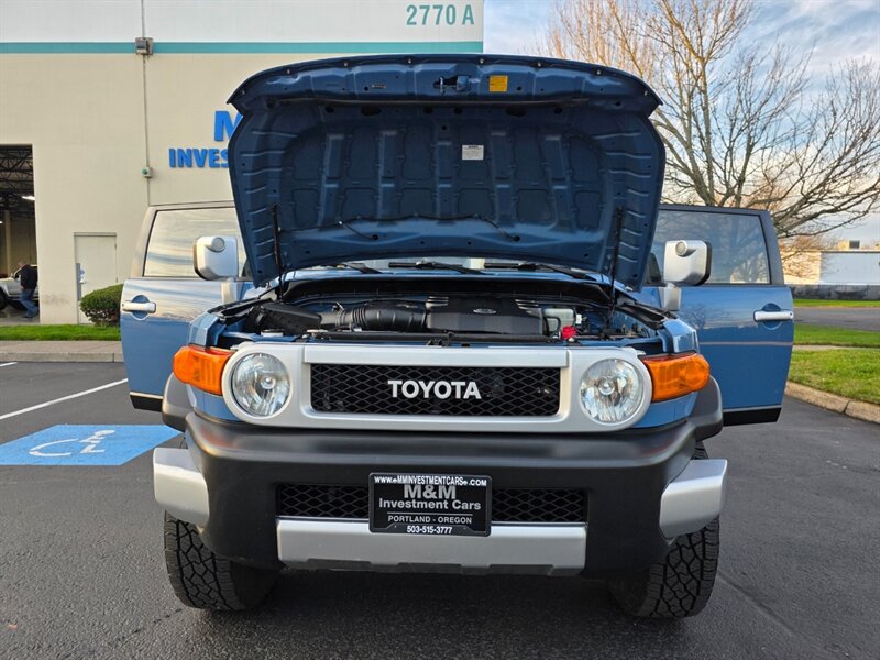 2011 Toyota FJ Cruiser 4X4 / REAR DIFFERENTIAL LOCKER / BACK CAM / PARK SENSORS / BLACK RHINO WHEELS / 1-OWNER !! - Photo 30 - Portland, OR 97217