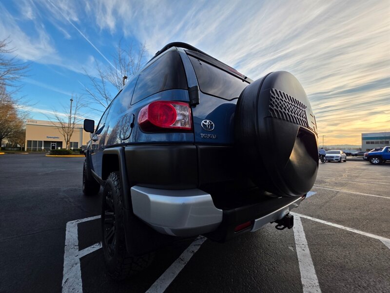 2011 Toyota FJ Cruiser 4X4 / REAR DIFFERENTIAL LOCKER / BACK CAM / PARK SENSORS / BLACK RHINO WHEELS / 1-OWNER !! - Photo 11 - Portland, OR 97217