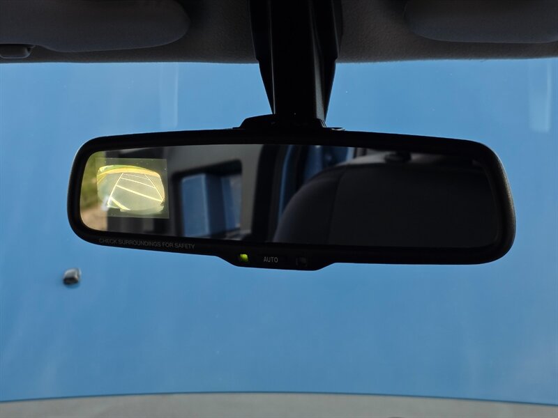 2011 Toyota FJ Cruiser 4X4 / REAR DIFFERENTIAL LOCKER / BACK CAM / PARK SENSORS / BLACK RHINO WHEELS / 1-OWNER !! - Photo 21 - Portland, OR 97217