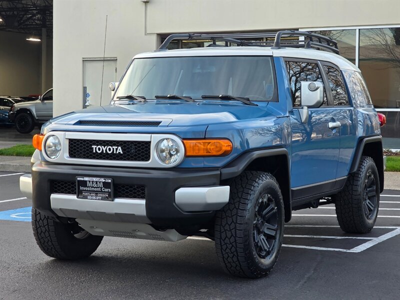 2011 Toyota FJ Cruiser 4X4 / REAR DIFFERENTIAL LOCKER / BACK CAM / PARK SENSORS / BLACK RHINO WHEELS / 1-OWNER !! - Photo 1 - Portland, OR 97217