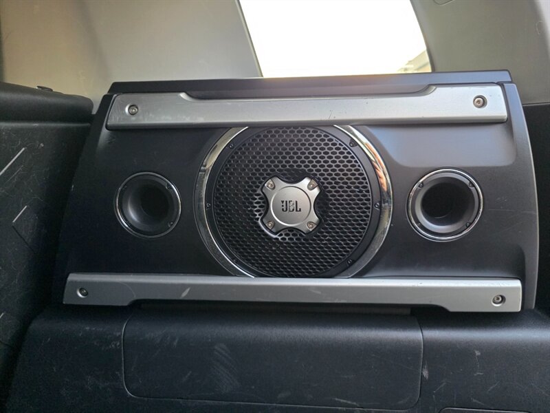 2011 Toyota FJ Cruiser 4X4 / REAR DIFFERENTIAL LOCKER / BACK CAM / PARK SENSORS / BLACK RHINO WHEELS / 1-OWNER !! - Photo 22 - Portland, OR 97217