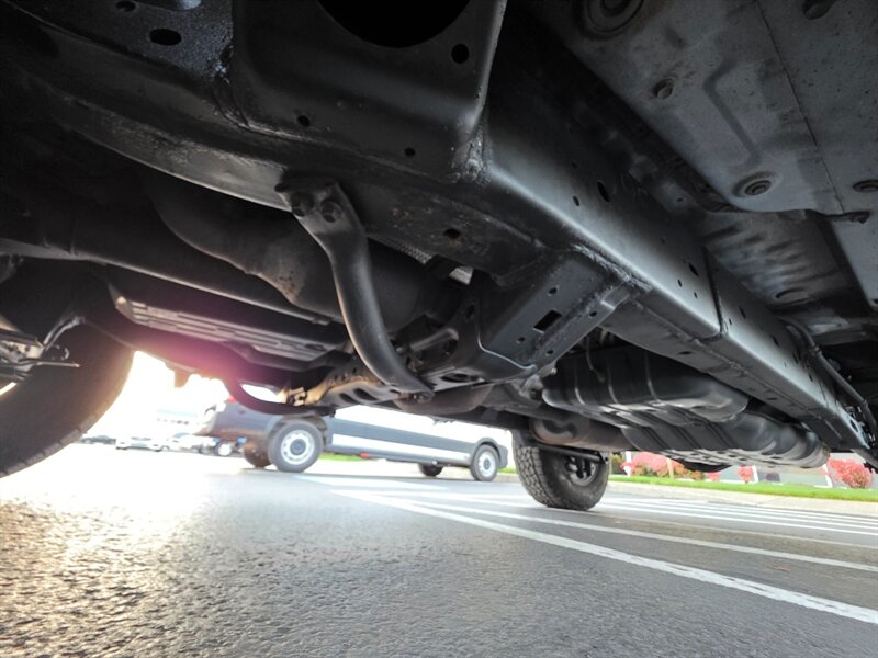 2011 Toyota FJ Cruiser 4X4 / REAR DIFFERENTIAL LOCKER / BACK CAM / PARK SENSORS / BLACK RHINO WHEELS / 1-OWNER !! - Photo 49 - Portland, OR 97217