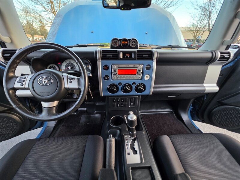 2011 Toyota FJ Cruiser 4X4 / REAR DIFFERENTIAL LOCKER / BACK CAM / PARK SENSORS / BLACK RHINO WHEELS / 1-OWNER !! - Photo 33 - Portland, OR 97217