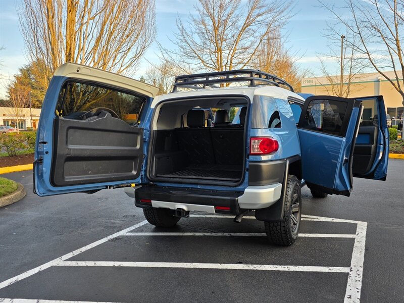 2011 Toyota FJ Cruiser 4X4 / REAR DIFFERENTIAL LOCKER / BACK CAM / PARK SENSORS / BLACK RHINO WHEELS / 1-OWNER !! - Photo 28 - Portland, OR 97217