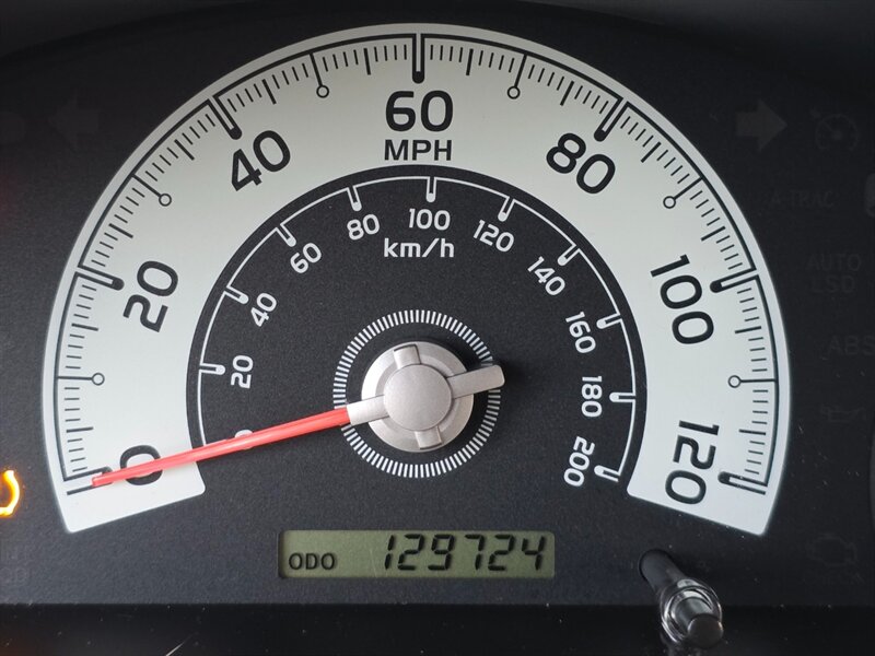 2011 Toyota FJ Cruiser 4X4 / REAR DIFFERENTIAL LOCKER / BACK CAM / PARK SENSORS / BLACK RHINO WHEELS / 1-OWNER !! - Photo 42 - Portland, OR 97217