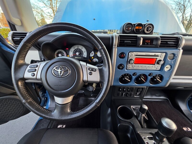 2011 Toyota FJ Cruiser 4X4 / REAR DIFFERENTIAL LOCKER / BACK CAM / PARK SENSORS / BLACK RHINO WHEELS / 1-OWNER !! - Photo 18 - Portland, OR 97217