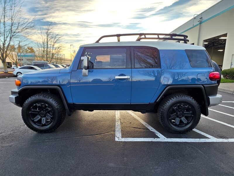 2011 Toyota FJ Cruiser 4X4 / REAR DIFFERENTIAL LOCKER / BACK CAM / PARK SENSORS / BLACK RHINO WHEELS / 1-OWNER !! - Photo 3 - Portland, OR 97217