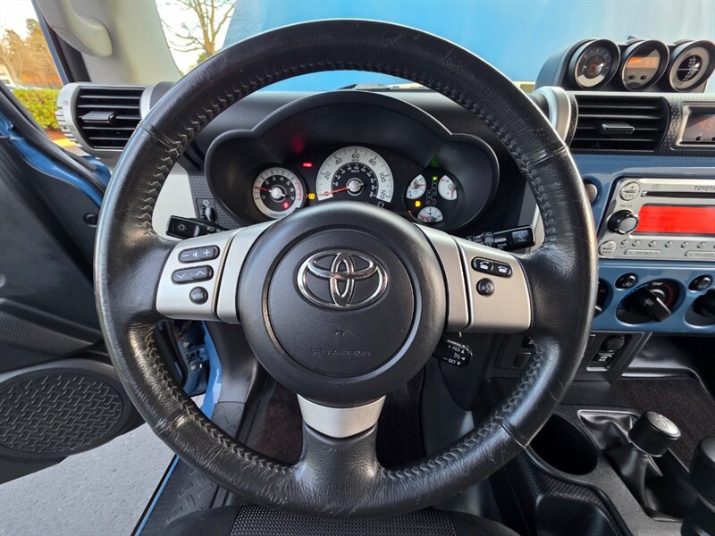 2011 Toyota FJ Cruiser 4X4 / REAR DIFFERENTIAL LOCKER / BACK CAM / PARK SENSORS / BLACK RHINO WHEELS / 1-OWNER !! - Photo 34 - Portland, OR 97217