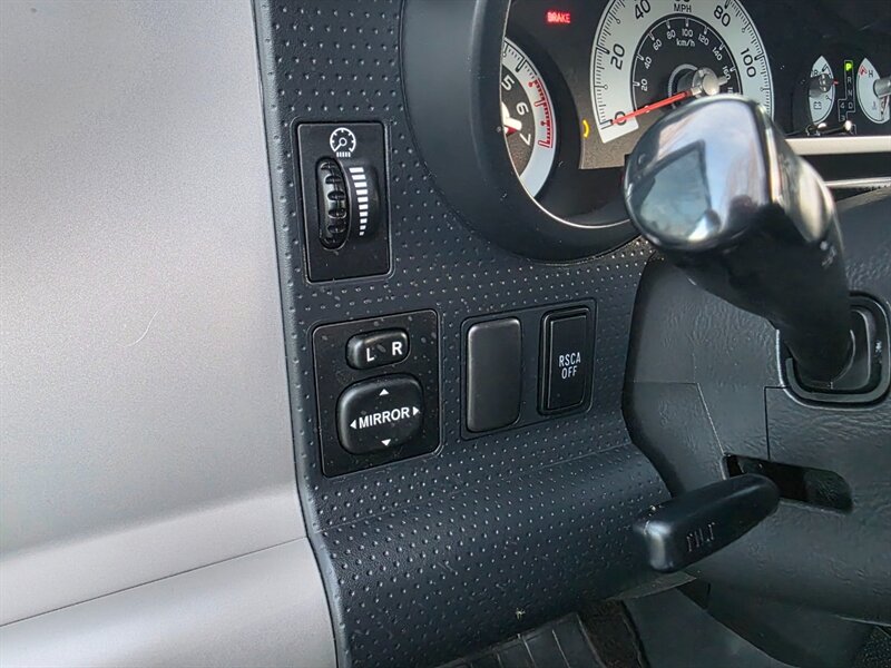 2011 Toyota FJ Cruiser 4X4 / REAR DIFFERENTIAL LOCKER / BACK CAM / PARK SENSORS / BLACK RHINO WHEELS / 1-OWNER !! - Photo 43 - Portland, OR 97217