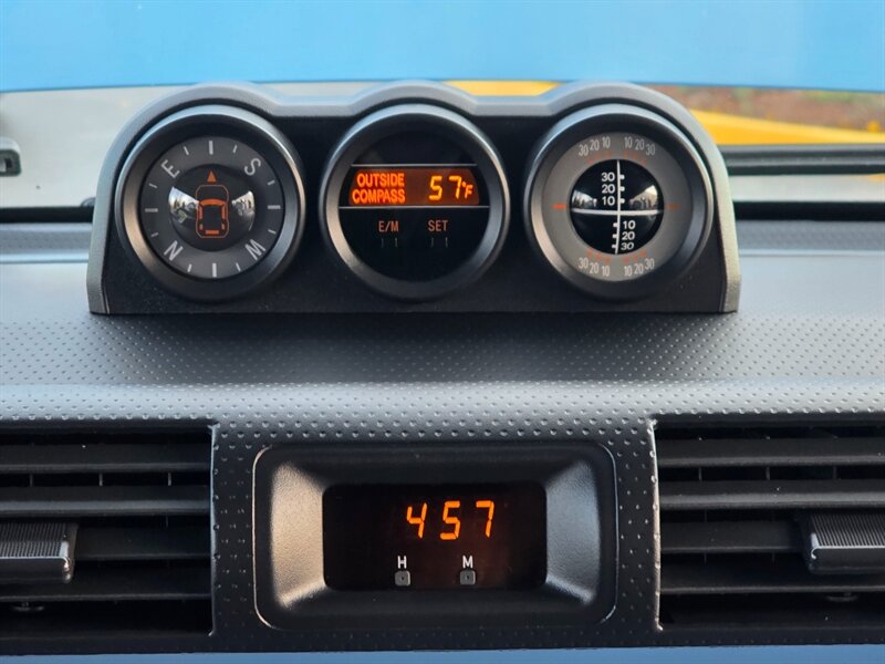 2011 Toyota FJ Cruiser 4X4 / REAR DIFFERENTIAL LOCKER / BACK CAM / PARK SENSORS / BLACK RHINO WHEELS / 1-OWNER !! - Photo 38 - Portland, OR 97217