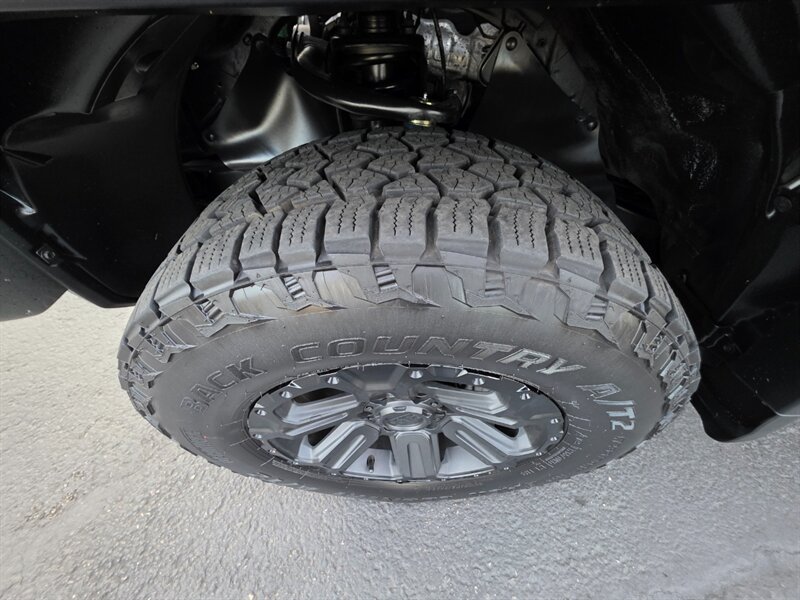 2011 Toyota FJ Cruiser 4X4 / REAR DIFFERENTIAL LOCKER / BACK CAM / PARK SENSORS / BLACK RHINO WHEELS / 1-OWNER !! - Photo 50 - Portland, OR 97217