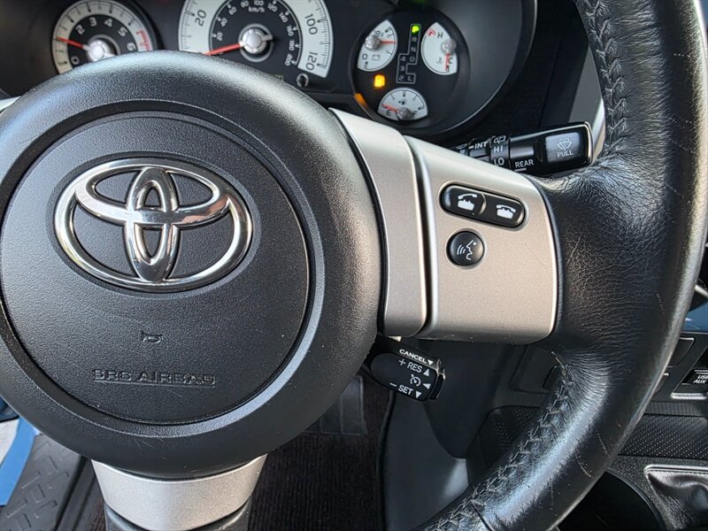 2011 Toyota FJ Cruiser 4X4 / REAR DIFFERENTIAL LOCKER / BACK CAM / PARK SENSORS / BLACK RHINO WHEELS / 1-OWNER !! - Photo 36 - Portland, OR 97217