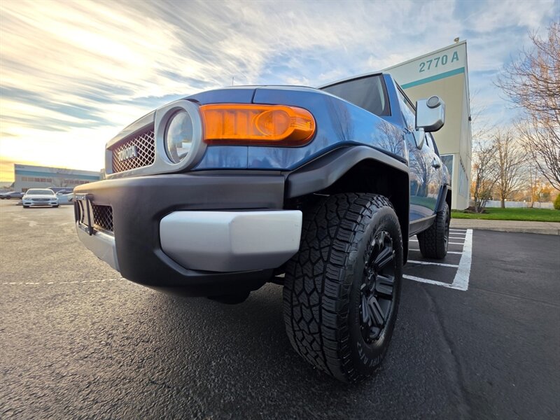 2011 Toyota FJ Cruiser 4X4 / REAR DIFFERENTIAL LOCKER / BACK CAM / PARK SENSORS / BLACK RHINO WHEELS / 1-OWNER !! - Photo 10 - Portland, OR 97217