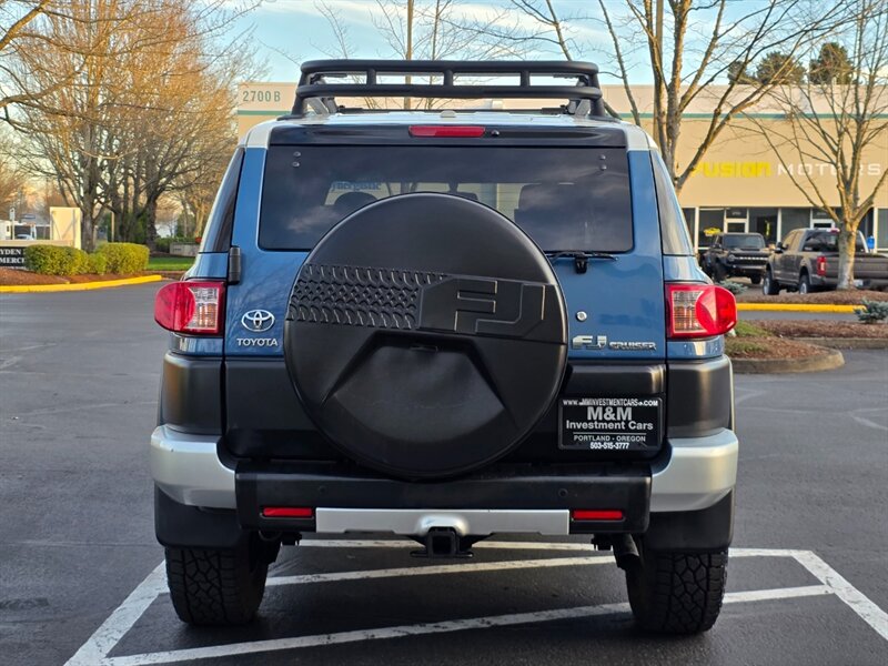2011 Toyota FJ Cruiser 4X4 / REAR DIFFERENTIAL LOCKER / BACK CAM / PARK SENSORS / BLACK RHINO WHEELS / 1-OWNER !! - Photo 5 - Portland, OR 97217