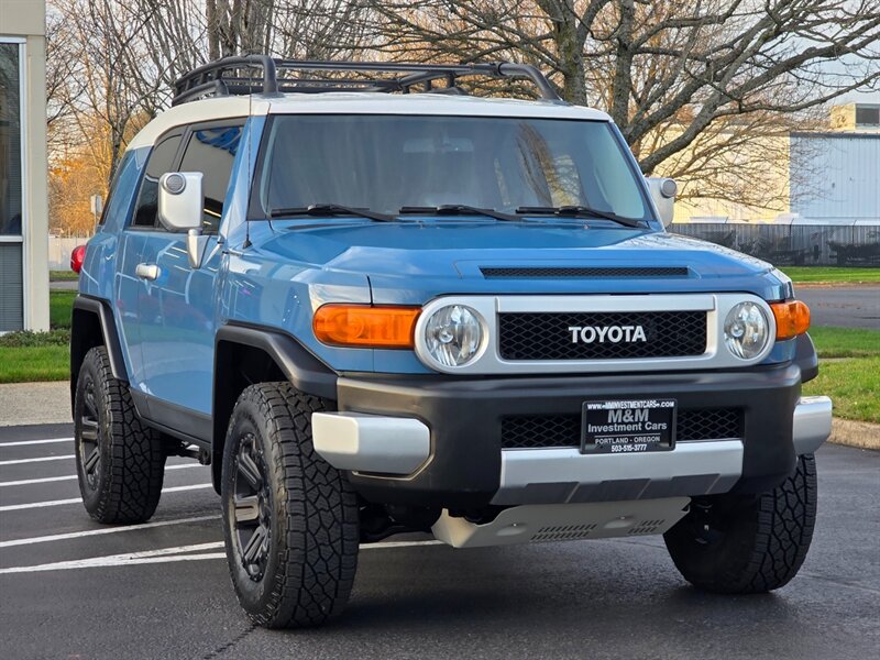 2011 Toyota FJ Cruiser 4X4 / REAR DIFFERENTIAL LOCKER / BACK CAM / PARK SENSORS / BLACK RHINO WHEELS / 1-OWNER !! - Photo 2 - Portland, OR 97217
