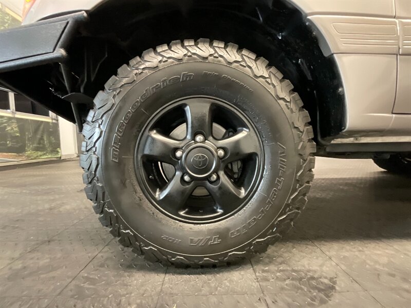 2001 Toyota Land Cruiser 4X4 / CUSTOM BUILT / AWNING / DIFF LOCKS / SHARP  NEW TIMING BELT SERVICE / BRAND NEW BF GOODRICH TIRES / CUSTOM BUILT - Photo 24 - Gladstone, OR 97027