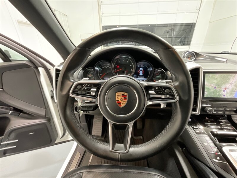 2018 Porsche Cayenne Sport Utility AWD / 3.6L V6 /SportDesign Pkg  / Leather Heated Seats / Sunroof / Navigation & Backup Camera / Bose Surround Sound - Photo 21 - Gladstone, OR 97027