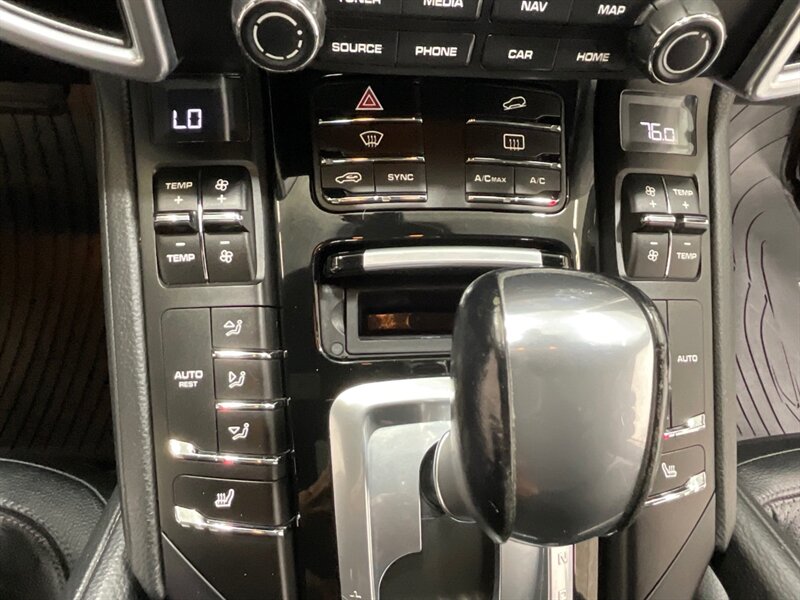 2018 Porsche Cayenne Sport Utility AWD / 3.6L V6 /SportDesign Pkg  / Leather Heated Seats / Sunroof / Navigation & Backup Camera / Bose Surround Sound - Photo 17 - Gladstone, OR 97027