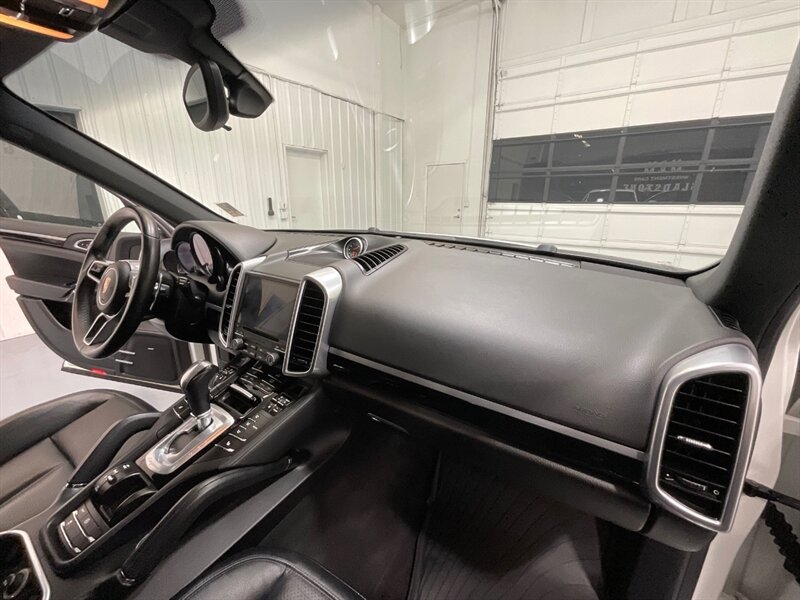 2018 Porsche Cayenne Sport Utility AWD / 3.6L V6 /SportDesign Pkg  / Leather Heated Seats / Sunroof / Navigation & Backup Camera / Bose Surround Sound - Photo 43 - Gladstone, OR 97027