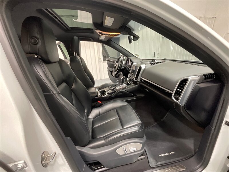 2018 Porsche Cayenne Sport Utility AWD / 3.6L V6 /SportDesign Pkg  / Leather Heated Seats / Sunroof / Navigation & Backup Camera / Bose Surround Sound - Photo 12 - Gladstone, OR 97027