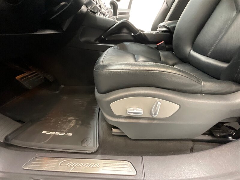2018 Porsche Cayenne Sport Utility AWD / 3.6L V6 /SportDesign Pkg  / Leather Heated Seats / Sunroof / Navigation & Backup Camera / Bose Surround Sound - Photo 38 - Gladstone, OR 97027