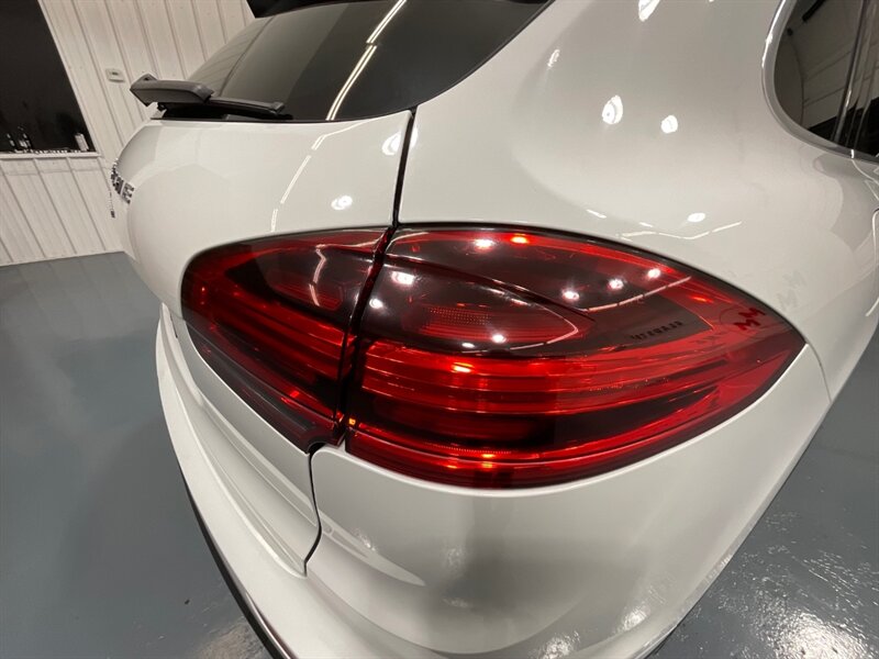 2018 Porsche Cayenne Sport Utility AWD / 3.6L V6 /SportDesign Pkg  / Leather Heated Seats / Sunroof / Navigation & Backup Camera / Bose Surround Sound - Photo 28 - Gladstone, OR 97027