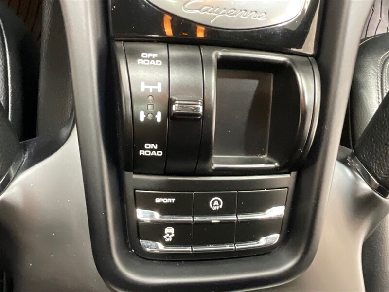 2018 Porsche Cayenne Sport Utility AWD / 3.6L V6 /SportDesign Pkg  / Leather Heated Seats / Sunroof / Navigation & Backup Camera / Bose Surround Sound - Photo 18 - Gladstone, OR 97027