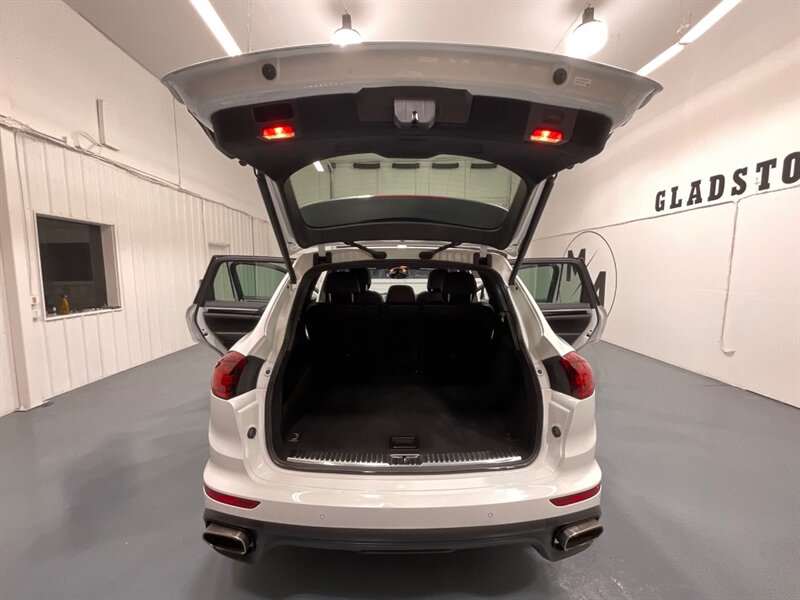 2018 Porsche Cayenne Sport Utility AWD / 3.6L V6 /SportDesign Pkg  / Leather Heated Seats / Sunroof / Navigation & Backup Camera / Bose Surround Sound - Photo 54 - Gladstone, OR 97027