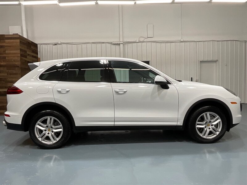 2018 Porsche Cayenne Sport Utility AWD / 3.6L V6 /SportDesign Pkg  / Leather Heated Seats / Sunroof / Navigation & Backup Camera / Bose Surround Sound - Photo 4 - Gladstone, OR 97027