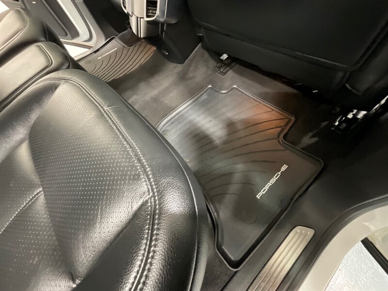 2018 Porsche Cayenne Sport Utility AWD / 3.6L V6 /SportDesign Pkg  / Leather Heated Seats / Sunroof / Navigation & Backup Camera / Bose Surround Sound - Photo 41 - Gladstone, OR 97027