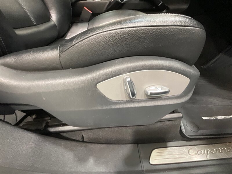 2018 Porsche Cayenne Sport Utility AWD / 3.6L V6 /SportDesign Pkg  / Leather Heated Seats / Sunroof / Navigation & Backup Camera / Bose Surround Sound - Photo 39 - Gladstone, OR 97027