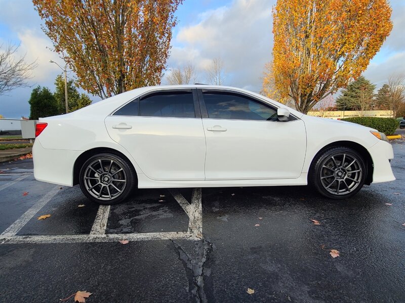 2012 Toyota Camry SE Sunroof / NAVi / CAM / KONIG Wheels / New Tires  / 4-cyl 2.4L / NAVi / Local Car / Excellent - Photo 4 - Portland, OR 97217