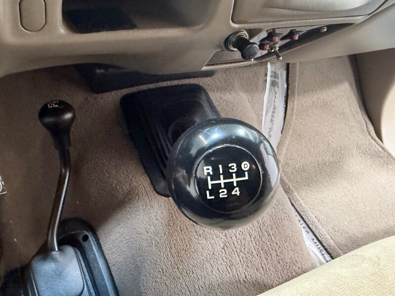 2002 Ford F-350 XLT / 4X4 / 7.3L DIESEL / 6 SPEED MANUAL / LOCAL / RUST FREE / ONLY 108K MILES - Photo 19 - Gladstone, OR 97027