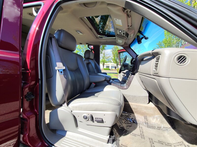 2004 GMC Yukon Denali AWD V8 / 22 " DUB's / New Tires / Low Miles  / Heated Leather / Sun Roof / Local / Excellent Condition - Photo 17 - Portland, OR 97217