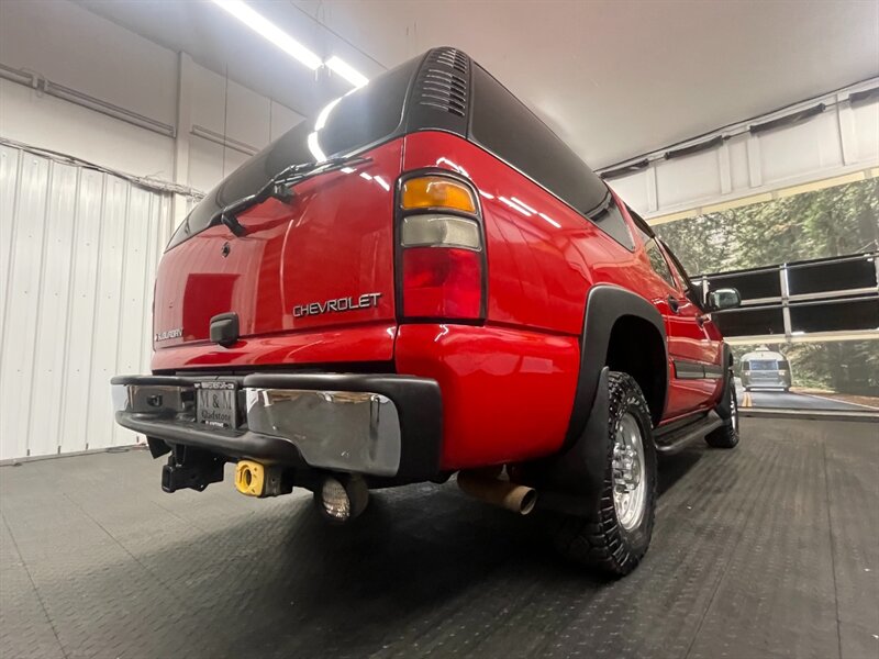 2005 Chevrolet Suburban 2500 LS 4X4 / 8.1L V   - Photo 11 - Gladstone, OR 97027